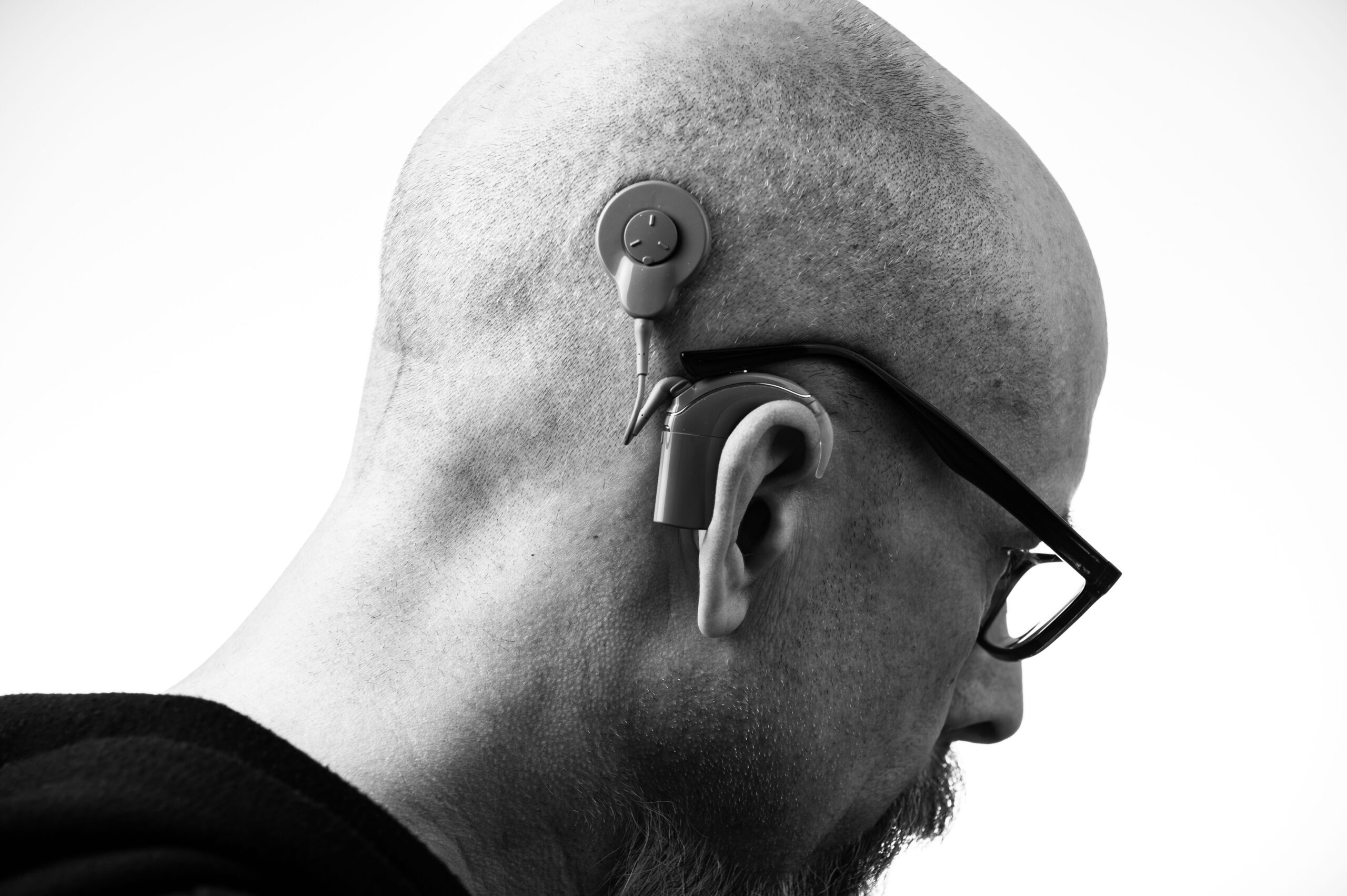 Aides auditives en vente libre : quand les AirPods s&rsquo;en mêlent