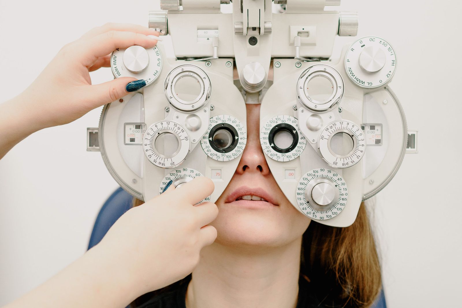 Examen ophtalmologique de l'œil pour dépister la rétinopathie